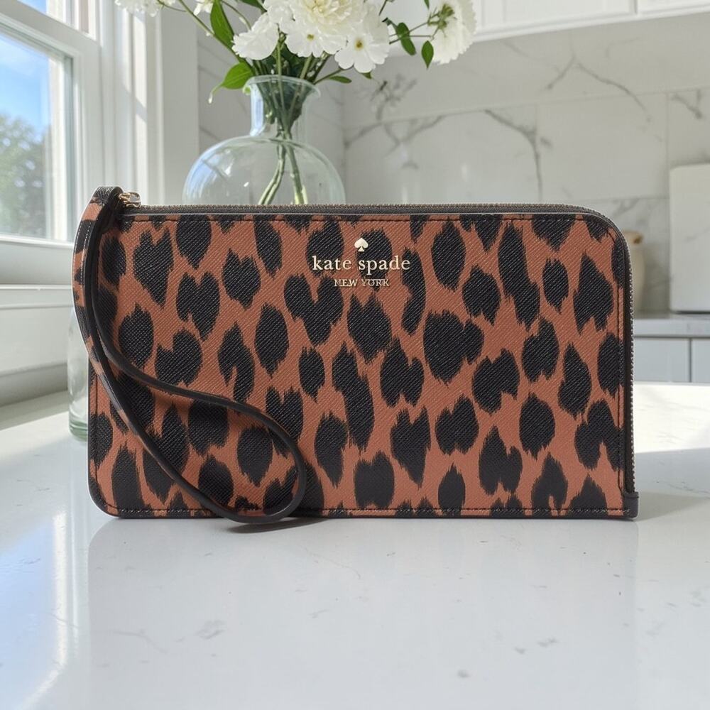 Kate Spade Lucy Medium L-Zip Wristlet in Leopard Print KE636